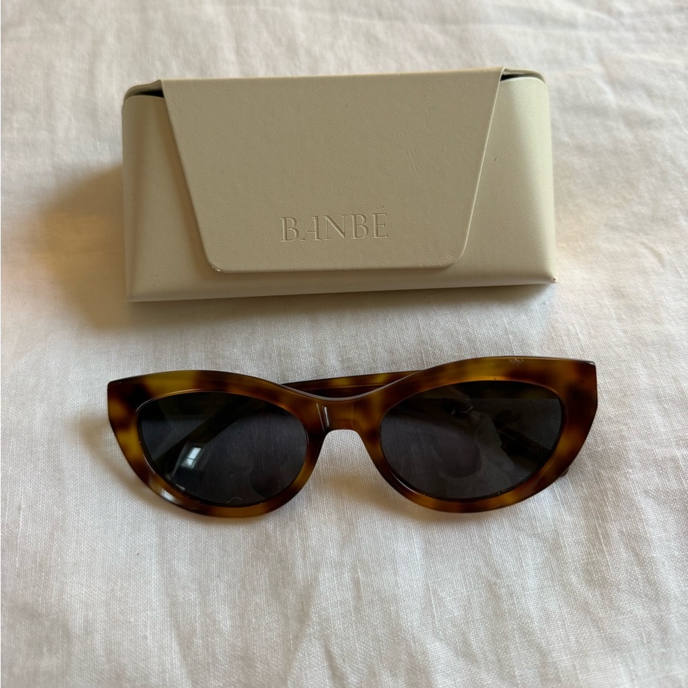 Banbe the Estella in Hazel Tort & Ink Sunglasses
